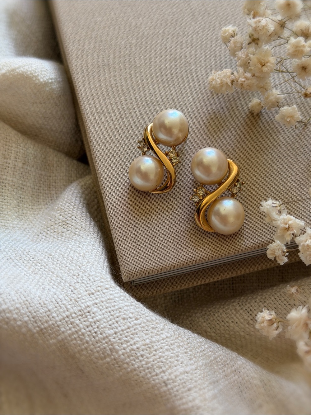 Vintage Richelieu Pearl twist earrings- coquette style